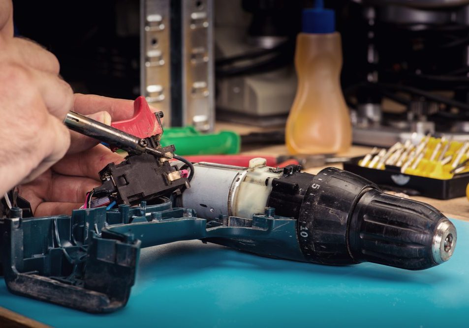 repair of power tools in the service center